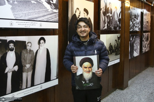 بازدید جمعی از گردشگران کشور پاکستان از بیت امام خمینی از جماران