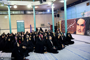 بازدید جمعی از دانش آموزان از بیت امام خمینی (س) در جماران 1