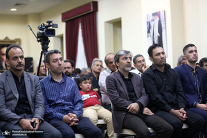 دیدار کارکنان حرم و موسسه تنظیم و نشر آثار امام خمینی(س) با سید حسن خمینی