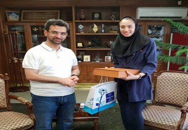 واکنش آذری جهرمی به انتشار عکسی در کنار کیمیا علیزاده و پوشیدن شلوار جین+ فیلم

