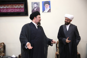 دیدار سرپرست و کارکنان وزارت خارجه باسید حسن خمینی در حرم مطهر امام خمینی (س)