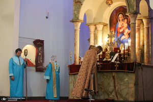 مراسم بزرگداشت امام خمینی (س) در کلیسای «سرکیس مقدس»