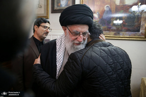 حضور رهبر معظم انقلاب اسلامی در منزل شهید حاج قاسم سلیمانی