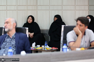 نشست صمیمانه اعضا هیات علمی پژوهشکده امام خمینی و انقلاب اسلامی با تولیت  معزز به مناسبت روز معلم