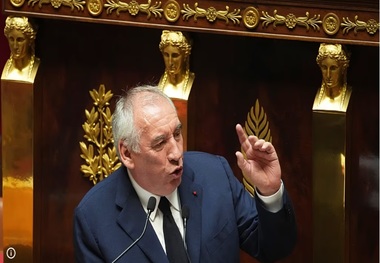  بحران سیاسی در فرانسه؛ دولت  سقوط کرد