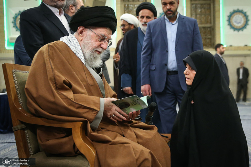 دیدار شاعران و اهالی فرهنگ و ادب فارسی با رهبر معظم انقلاب