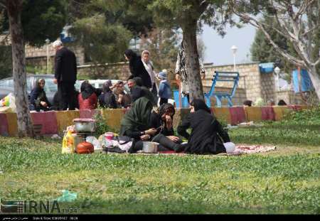 مسافران و گردشگران نوروزی نیروهای شهرداری را در پاکسازی طبیعت یاری کنند