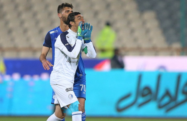 حمله شدید رحمتی به کمیته انضباطی: جان یک انسان مهم است یا تاخیر دو دقیقه ای در ورود به زمین؟


