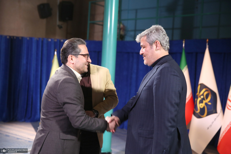 گفتگو حضور با تاجگردون