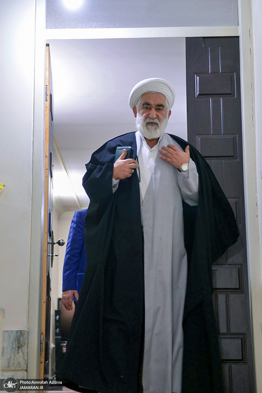 حضور رییس دفتر تولیت حرم مطهر حضرت امام خمینى(س) در منزل مرحوم ابوالفضل چزانی