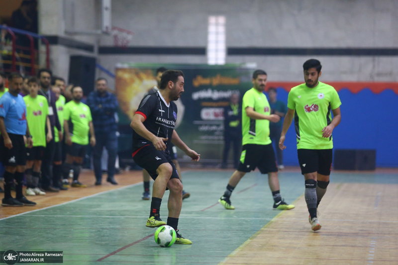 مسابقه فوتسال خیریه بین تیم هنرمندان و منتخب بنیاد حضرت زینب (س)