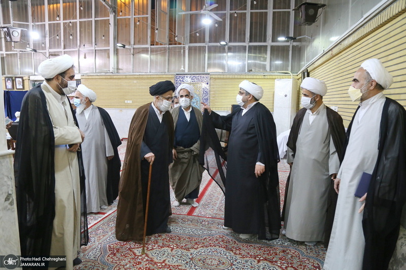 رونمایی از کتاب های «المکاسب المحرمه» و«ملحق العروه الوثقی» تالیف آیت الله العظمی صانعی(ره)