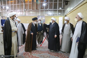 رونمایی از کتاب های «المکاسب المحرمه» و«ملحق العروه الوثقی» تالیف آیت الله العظمی صانعی(ره)