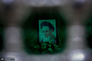 مراسم شب میلاد حضرت زهرا (س) و فرزند برومندش حضرت روح الله در حرم امام خمینی