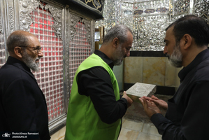 غباروبی ضریح مطهر حضرت عبدالعظیم حسنی (ع) و امام زاده حمزه (ع)