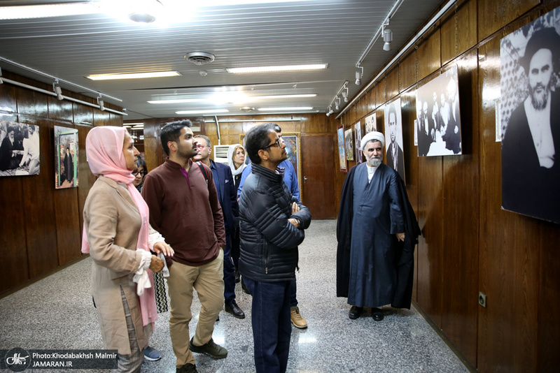 بازدید گردشگران خارجی از بیت امام خمینی(س) در جماران