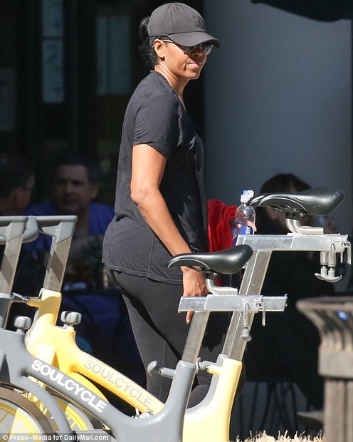 عکس/ شکار نخستین عکس از زن اوباما پس از ترک کاخ سفید

