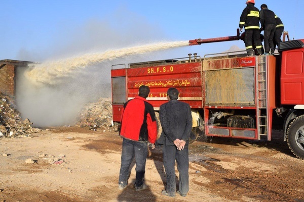 آتش‌سوزی در انبار ضایعات کشوک شهرکرد  بروز خسارت یک میلیارد تومانی