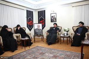 حضور سید حسن خمینی در منزل سردار شهید سلامی با خانواده این شهید والامقام دیدار و گفت‌وگو کرد.
