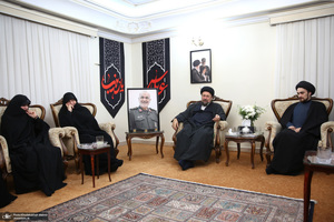 حضور سید حسن خمینی در منزل سردار شهید سلامی با خانواده این شهید والامقام دیدار و گفت‌وگو کرد.
