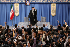 دیدار هزاران نفر از ذاکران و ستایشگران اهل‌بیت(ع) با رهبر معظم انقلاب