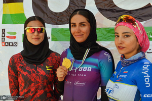 آخرین روز مسابقات دوچرخه سواری قهرمانی کشور جاده بانوان در حرم مطهر امام خمینی(س)