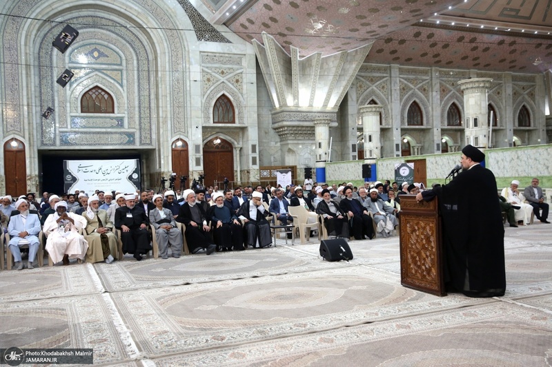 ادای احترام مهمانان خارجی کنفرانس وحدت اسلامی به مقام شامخ حضرت امام خمینی (س)