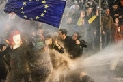 مخالفان گرجستان دولت و پارلمان را به زانو در آوردند