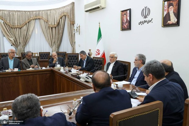 عارف: علم و فناوری در جایگاه اصلی خود قرار نگرفته است/ ارتباط دانشگاه با صنعت باید تقویت شود/ اقتصاد دیجیتال در اولویت دانشگاه ها قرار گیرد/ اکثر درآمدها صرف امور جاری می شود