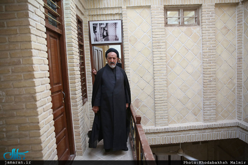 بازدید حجت الاسلام و المسلمین سید محمود دعایی از بیت امام در نجف