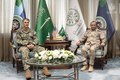 دیدار فرمانده نیروی دریایی عربستان با فرمانده ناوگان پنجم نیروی دریایی آمریکا + عکس