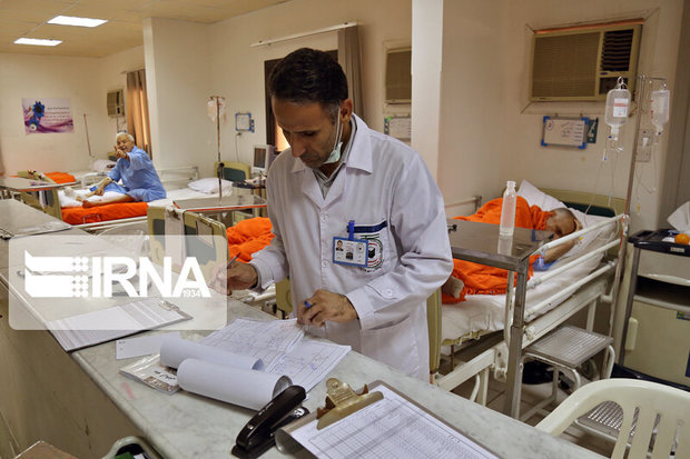 نخستین بیمار مبتلا به کرونا در اراک از بیمارستان مرخص شد