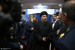 دیدار فرمانده نیری هوایی ارتش( امیر بهمن بهمرد )و جمعی از فرماندهان با سید حسن خمینی
