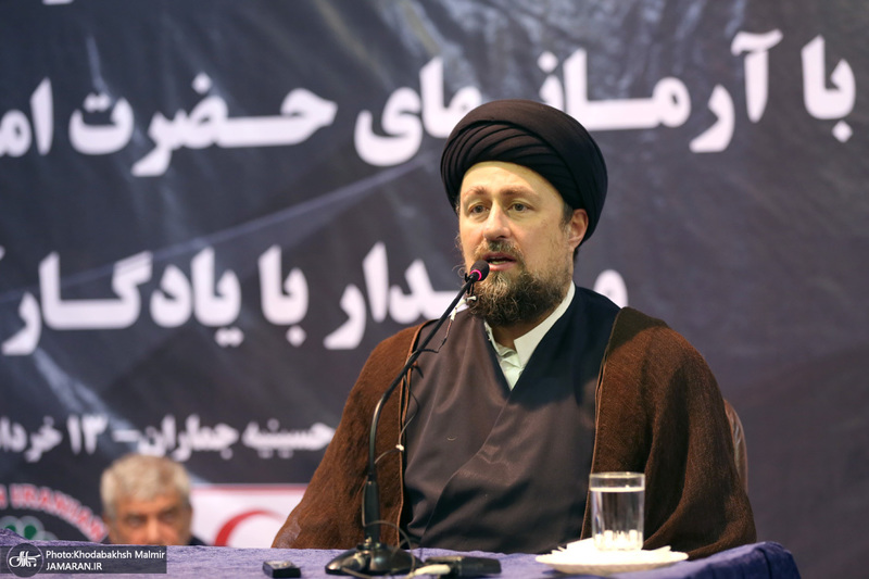 تجدید میثاق جمعی از جوانان هلال احمر با آرمان های حضرت امام خمینی (س)