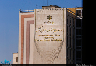 بودجه ۹۸ با فروش ۳۰۰ هزار بشکه نفت بسته شد