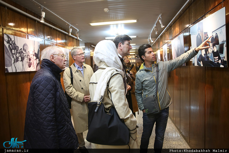 بازدید گردشگران آلمانی و اتریشی از بیت امام خمینی (س) در جماران 