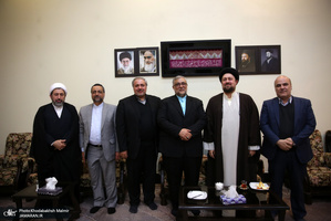 دیدار رئيس و جمعی از كاركنان سازمان فرهنگ و ارتباطات اسلامي با سید حسن خمینی
