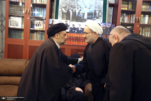 حضور شخصيت هاي سياسي در منزل مرحوم آیت الله بجنوردی 2