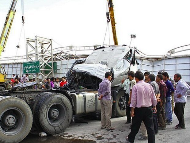 تصادف ۲ خودرو در جاده چرمشهر ۳ نفر مصدم و یک تَن کشته شد