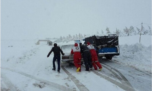 یک گروه گردشگری در جاده برفگیر سالند دزفول گرفتار شدند | پایگاه خبری جماران
