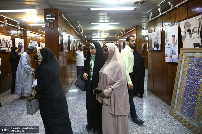 بازدید جمعی از مهمانان خارجی( آموزش پرورش الف تا ) از بیت امام خمینی (س) در جماران