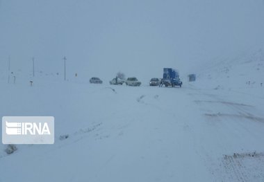 کولاک و برف سنگین ۶ جاده استان زنجان را بست