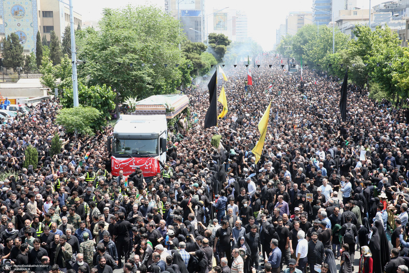 تشییع باشکوه پیکر رئیس جمهوری و یارانش در تهران-7