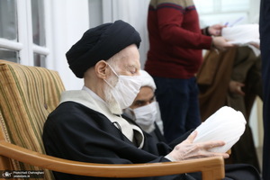 مراسم عمامه گذاری طلاب توسط آیت الله شبیری زنجانی در شب ولادت حضرت زهرا(س)