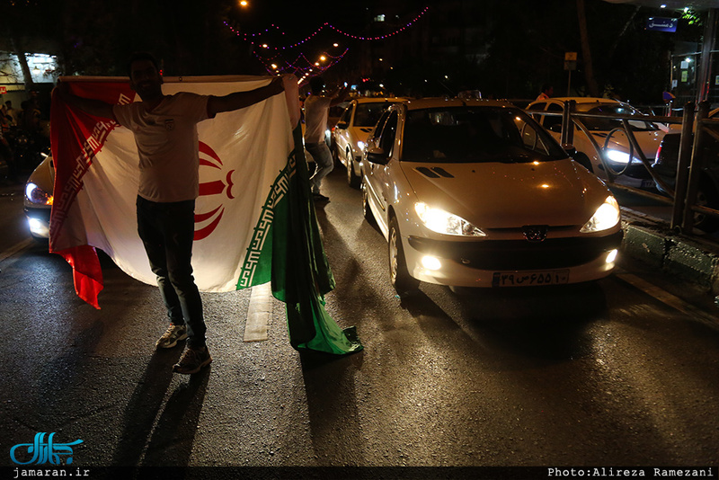 شادی مردم تهران پس از آخرین بازی ایران در جام جهانی