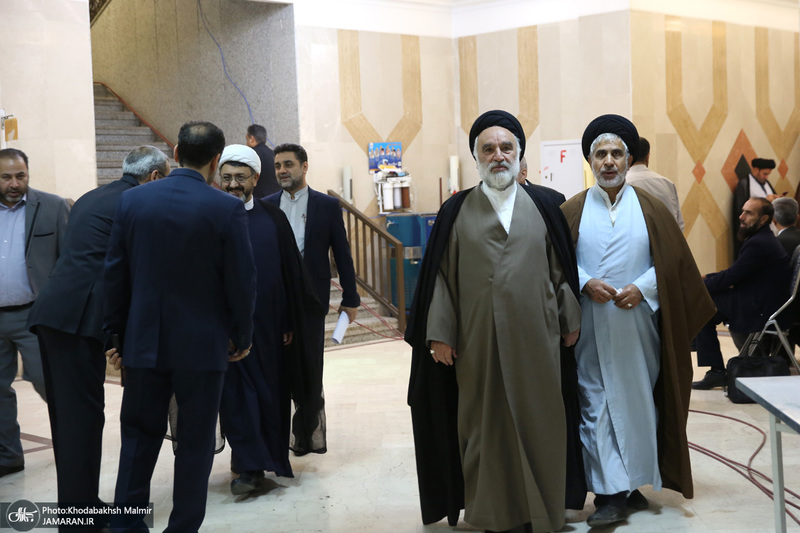 بازدید آیت الله نور مفید از نمایشگاه وکلای شرعی امام خمینی (س)