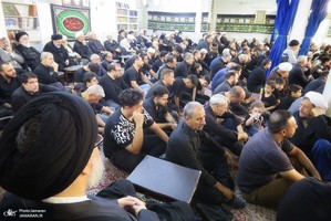 مراسم عزاداری ظهر عاشورا در دفتر آیت‌الله العظمی صانعی(ره)