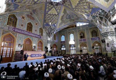 حضور و سخنرانی رهبر معظم انقلاب در اجتماع زائران و مجاوران حرم مطهر رضوی