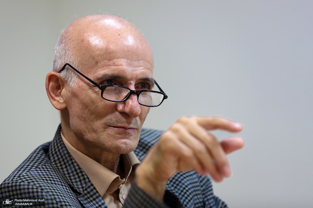 فراستخواه: متاسفانه ساختارهای ما طوری است که رادیکال‌ها می‌توانند نفوذ کنند/ همین الان از تلویزیون صداهایی شنیده می‌شود که به کشور لطمه می‌زند/ همبستگی مردم را مصادره نکنید/ جامعه باید احساس کند حاکمیت با لباس و سبک زندگی‌اش برخورد نمی‌کند