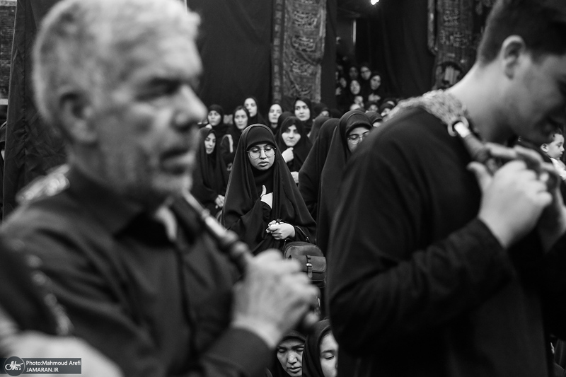 عزاداری ظهر عاشورا در حسینیه 200 ساله سادات اخوی